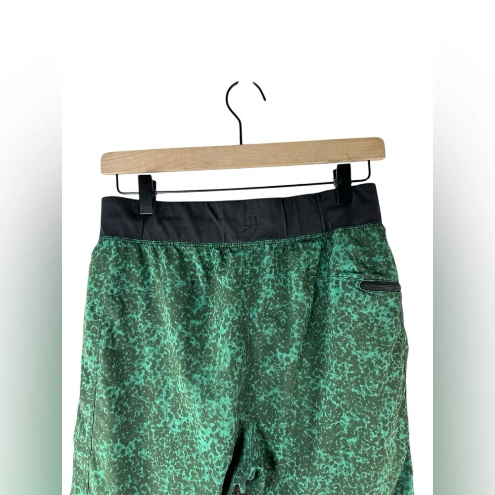 Lululemon T.H.E.‎ Short Green Pattern Men’s Size S Athletic Training Gym
